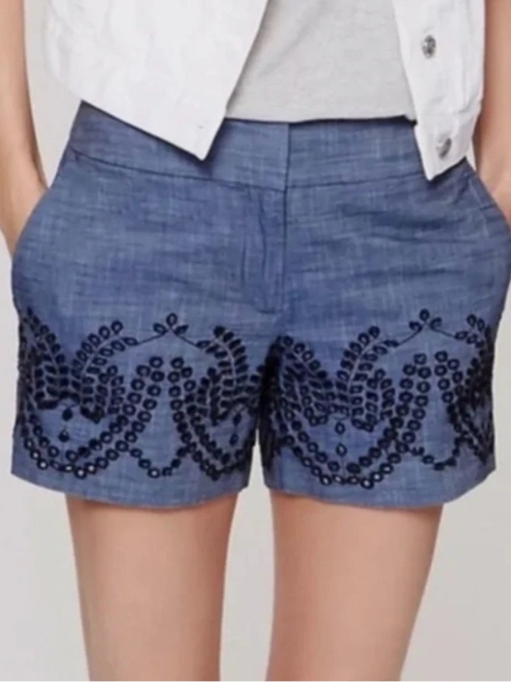 LOFT the Riviera Blue Chambray Shorts with Navy Embroidery size 8
